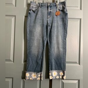 Driftwood Charlotte Cropped Straight with Floral Embroidery.